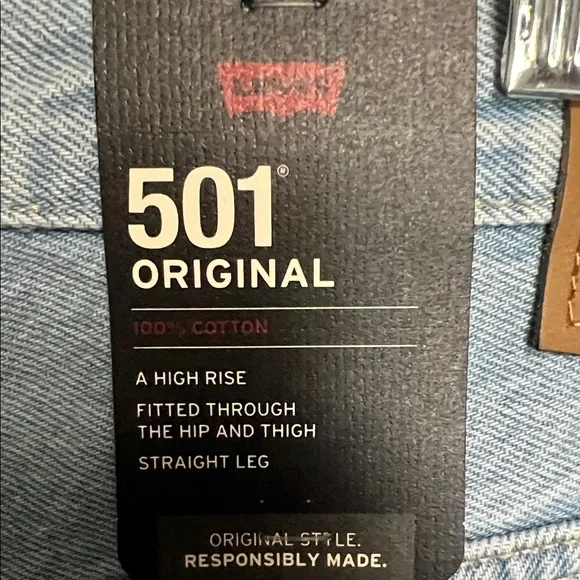 Levi's Women's High Rise Light Blue Jeans - Picture 8 of 8